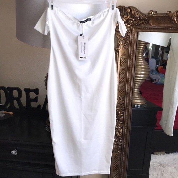 Boohoo Dresses & Skirts - Boohoo Petite off the shoulder midi dress ✨🌻